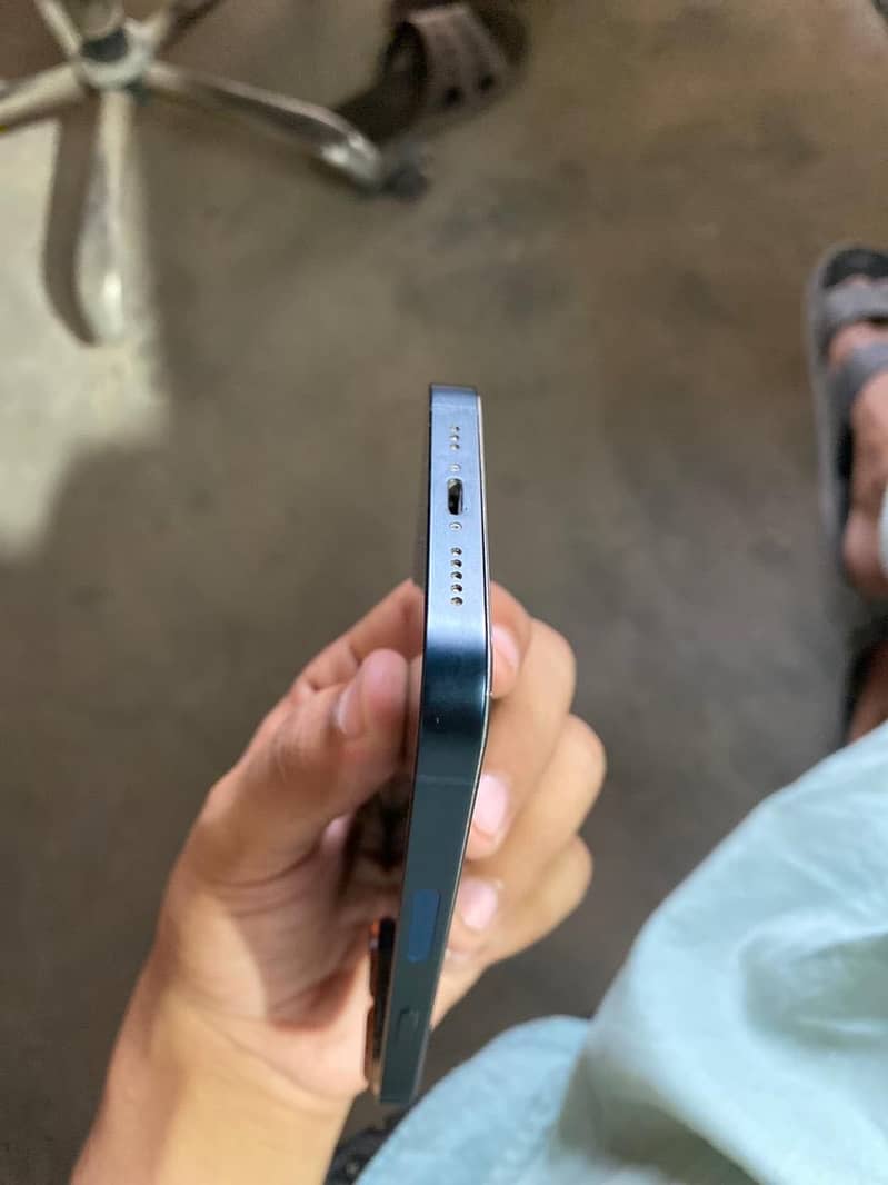 Apple iPhone 14 4
