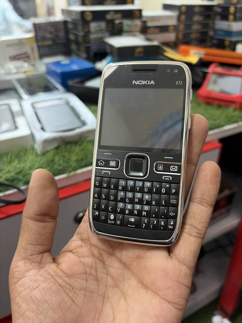 Nokia E72 0