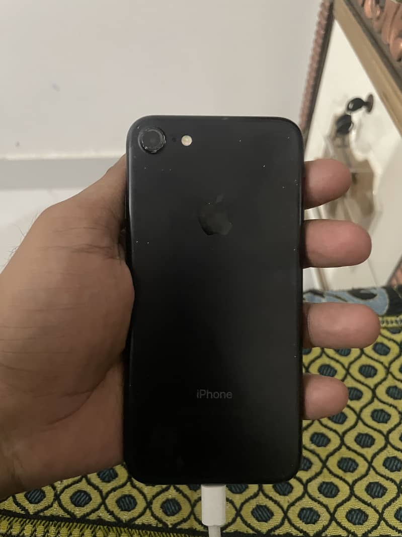 Apple iPhone 7 0