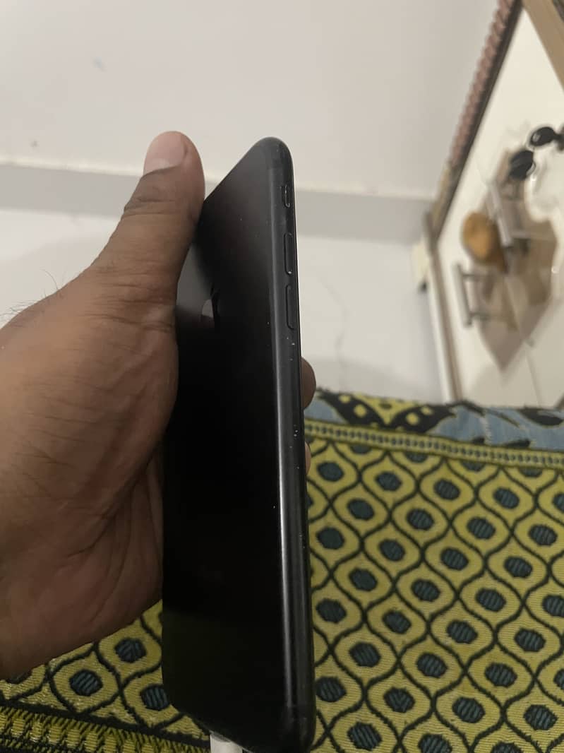 Apple iPhone 7 1