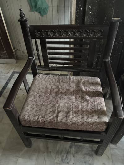 5 setr sofa hai or ek seti hai