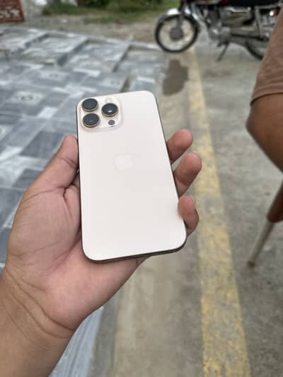 Apple iPhone 16 Pro Max