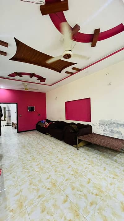 10 Marla singl store with gas for sale good location