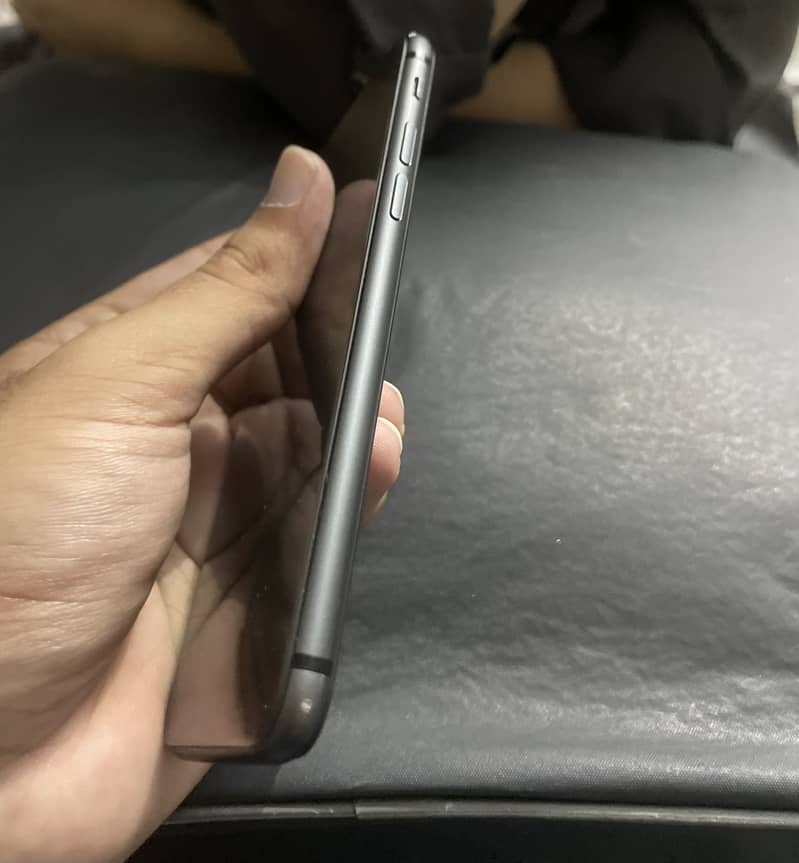 Apple iPhone 8 1
