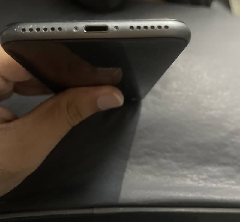 Apple iPhone 8 3