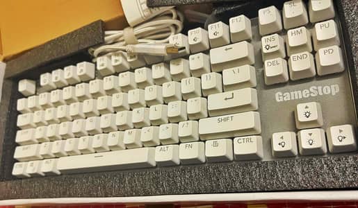 GameStop GS200 Mechanical Keyboard | Brown Switches | Box Pack