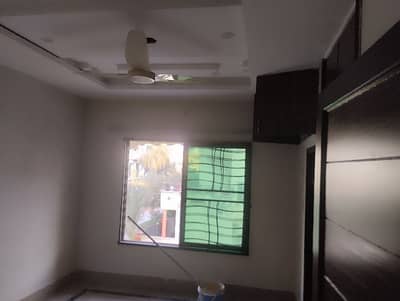 Studios Flat Available For Rent.  Small Family And Working lady's
