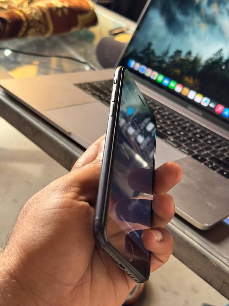 Apple iPhone 7 2