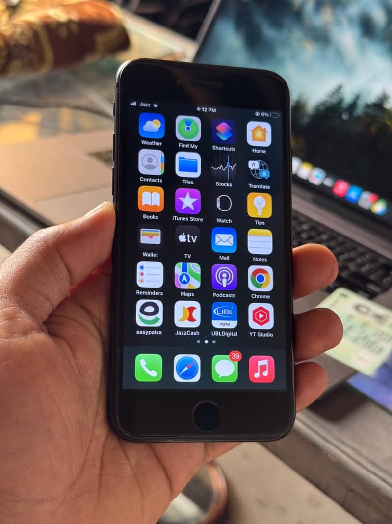 Apple iPhone 7 3