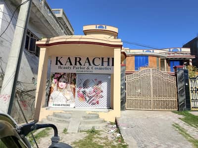 Beauty parlour saman for sale just like new