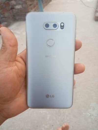 LG V30