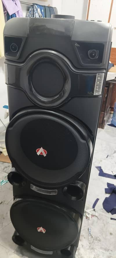 audionic mehfil 5555.2 month use ha . 10 by 10 ha