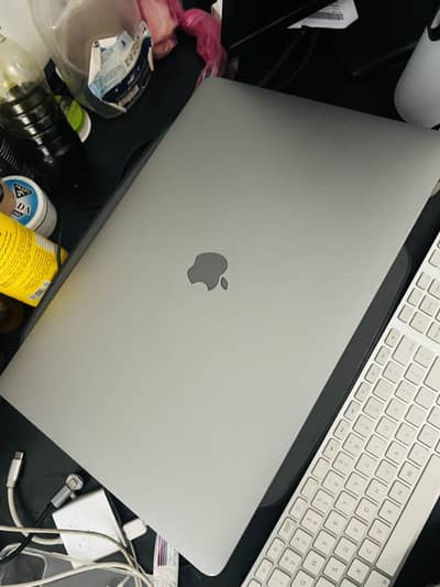 Macbook pro 2019 - 32/512 - 9/10 condition - touchbar - i9