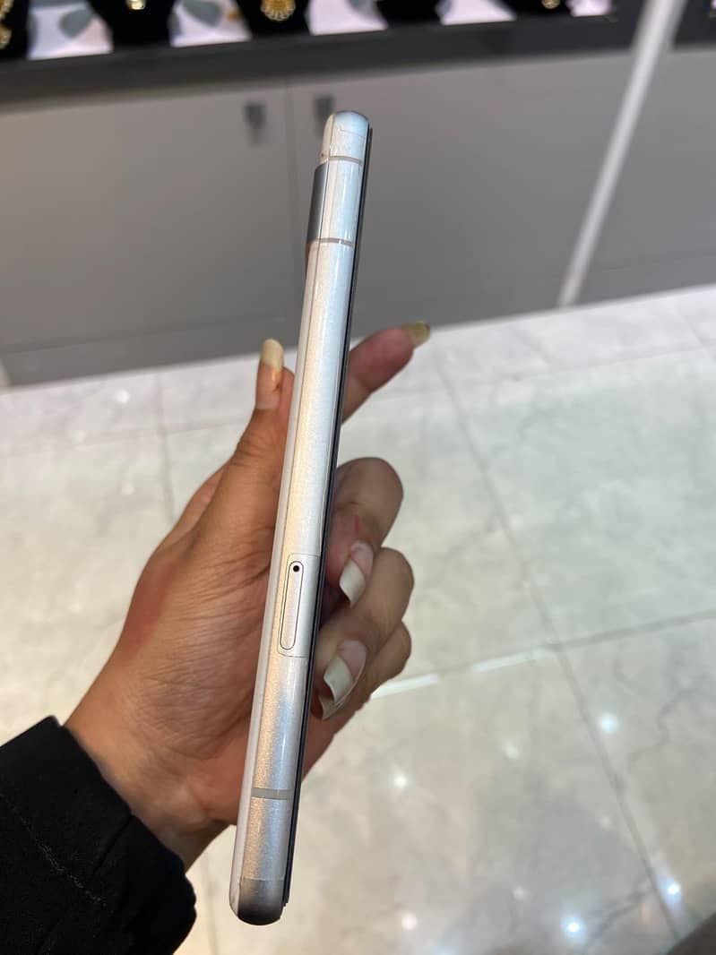 Google Pixel 7a 2