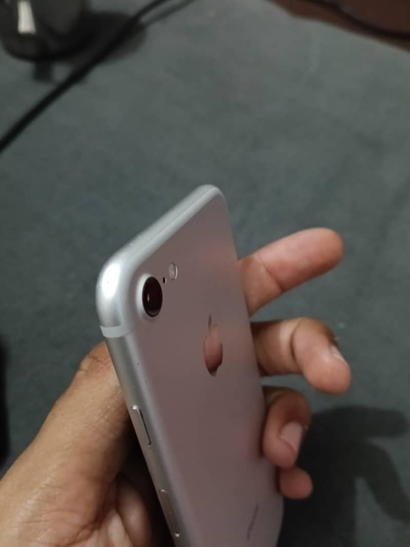 Apple iPhone 7 2