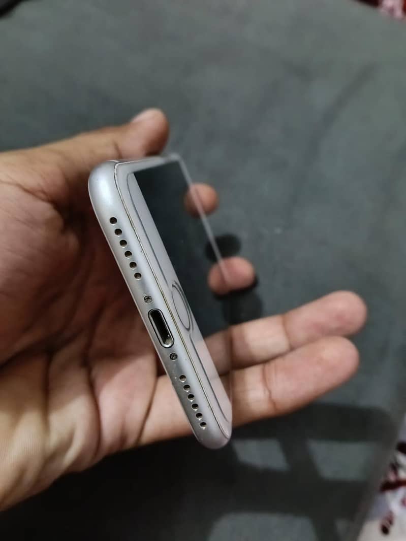 Apple iPhone 7 3
