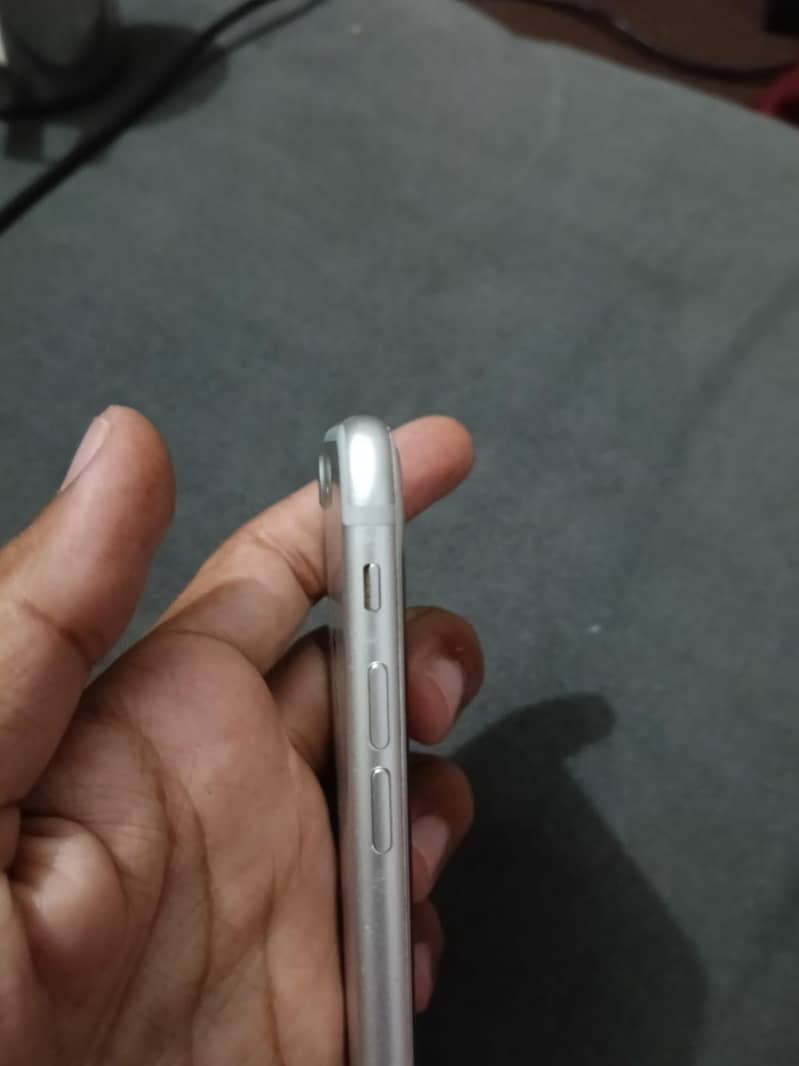 Apple iPhone 7 7