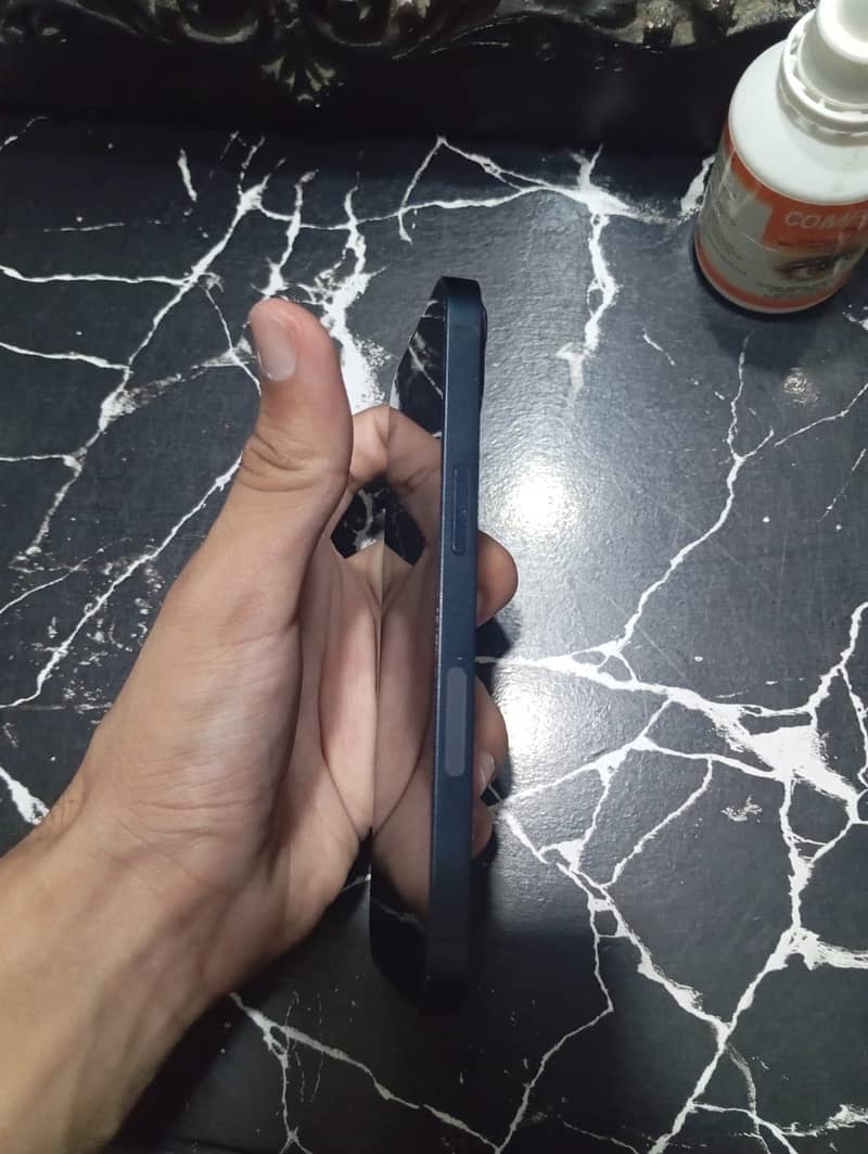 Apple iPhone 13 2