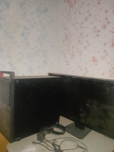 computer for sale and CPU and momiter SSD b Laga hua h mene purchase k