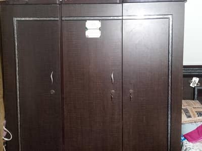 Wooden Bed & Wardrobe Set - Well Maintained - Urgent Sale