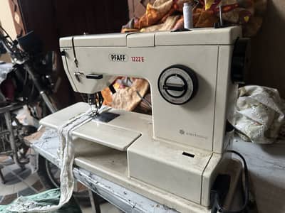 Pfaff machine original 1222e