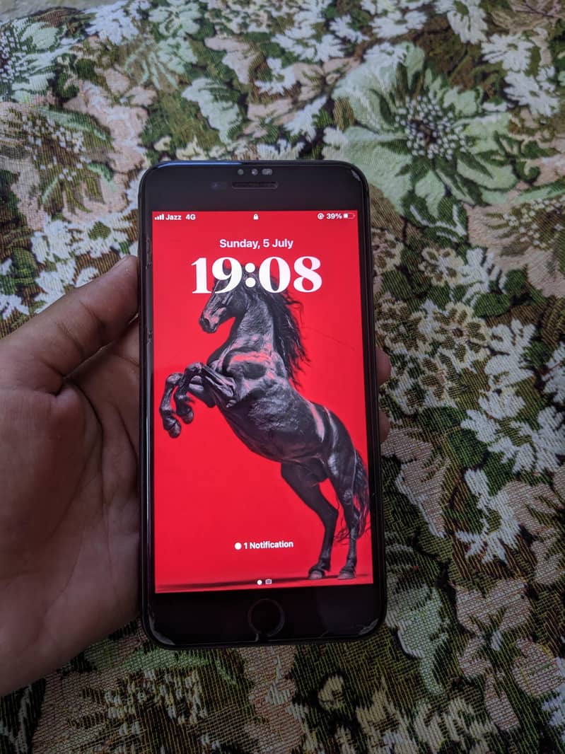 Apple iPhone 8 Plus 1