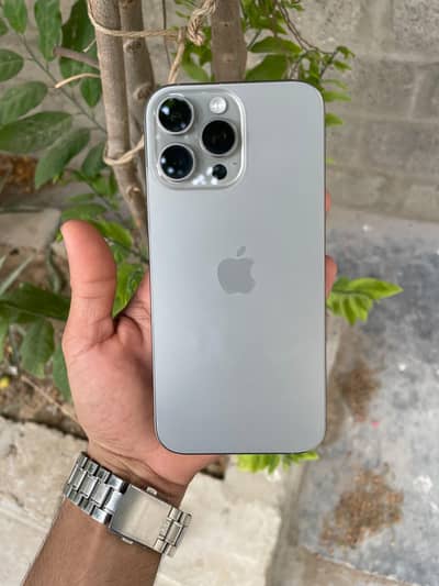 Apple iPhone 16 Pro Max
