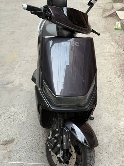 Silver scooty Gen Z