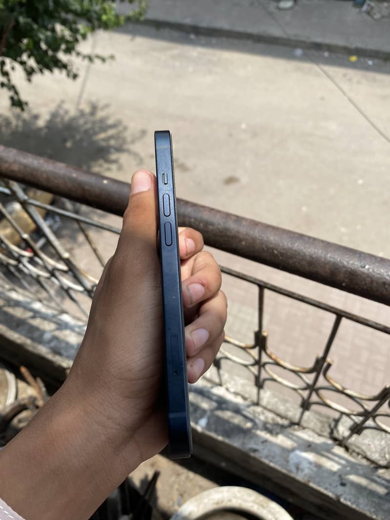 Apple iPhone 13 1