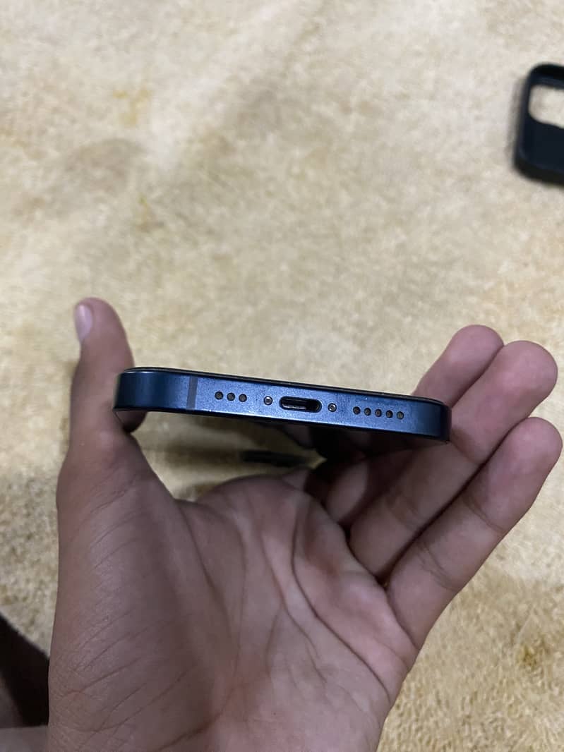 Apple iPhone 13 5