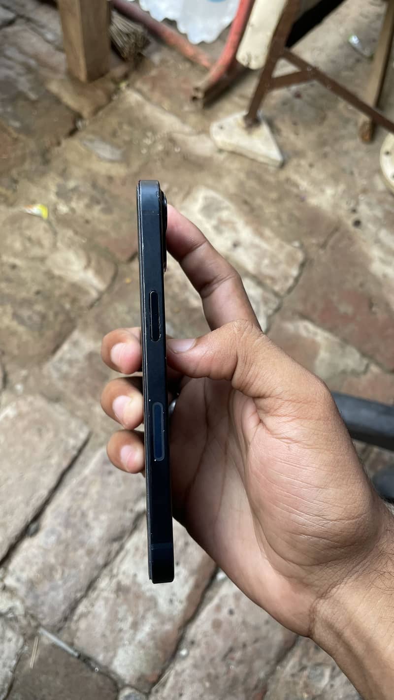 Apple iPhone 13 4