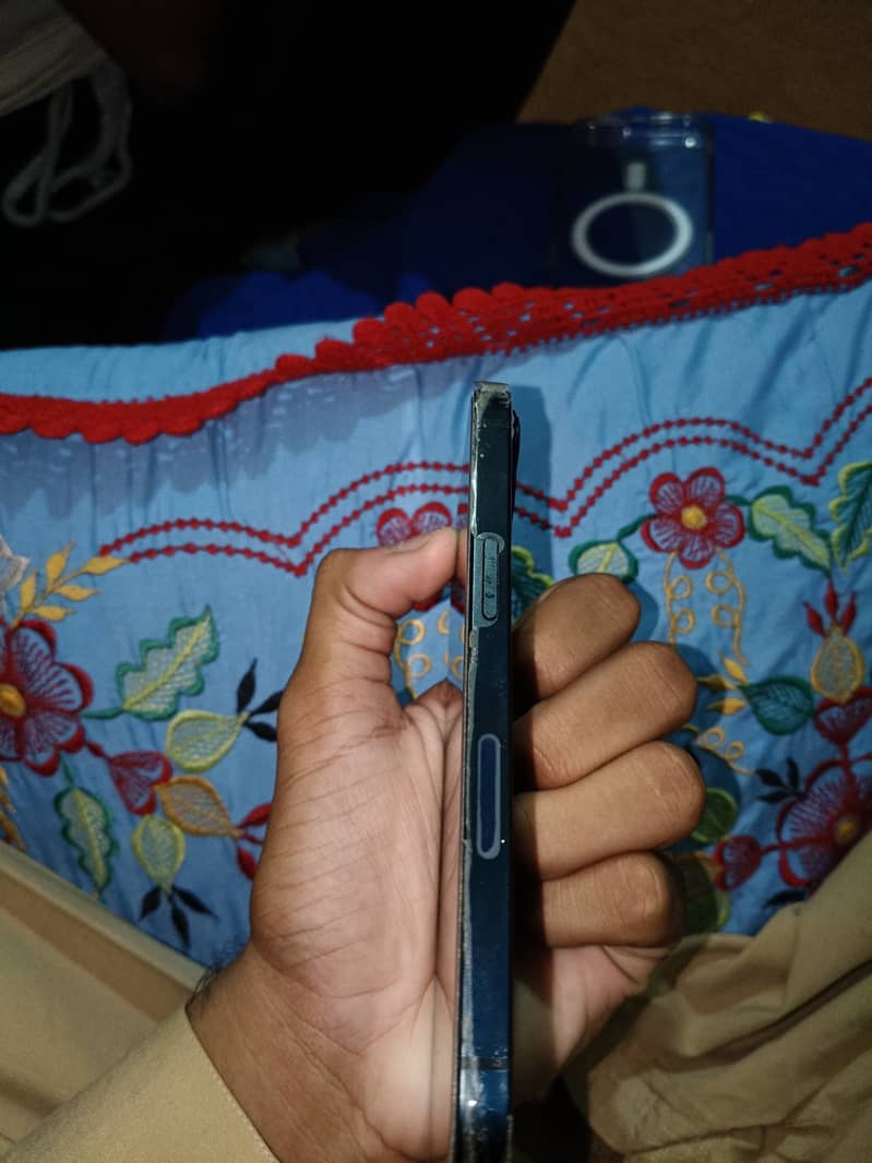 Apple iPhone 13 2