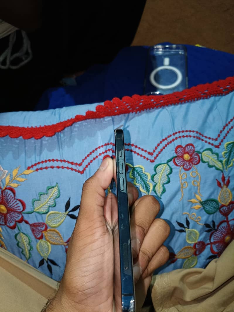Apple iPhone 13 4