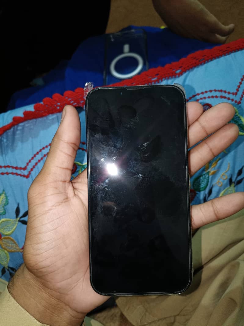 Apple iPhone 13 5