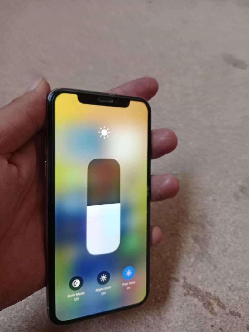 Apple iPhone X 4