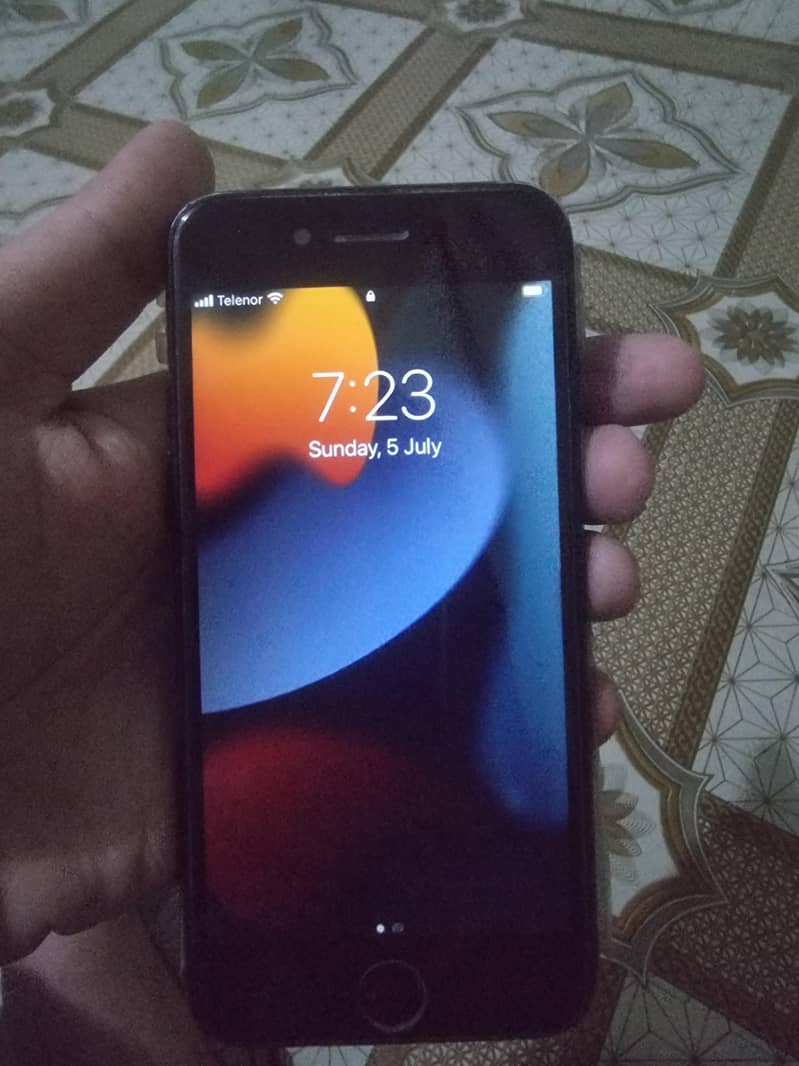 Apple iPhone 7 0