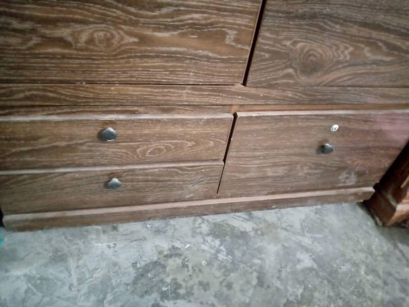 wardrobe 0