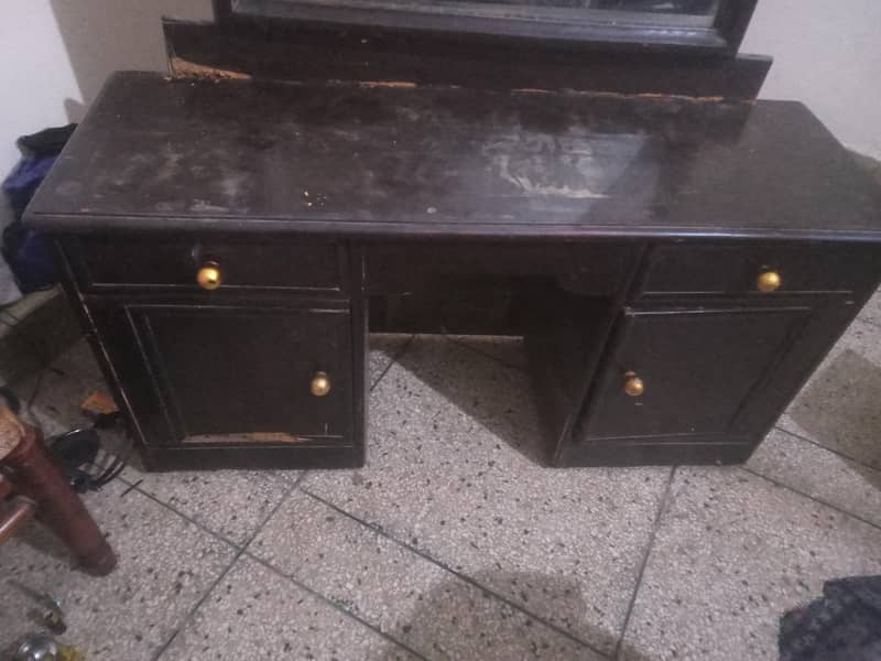 dressing table 7