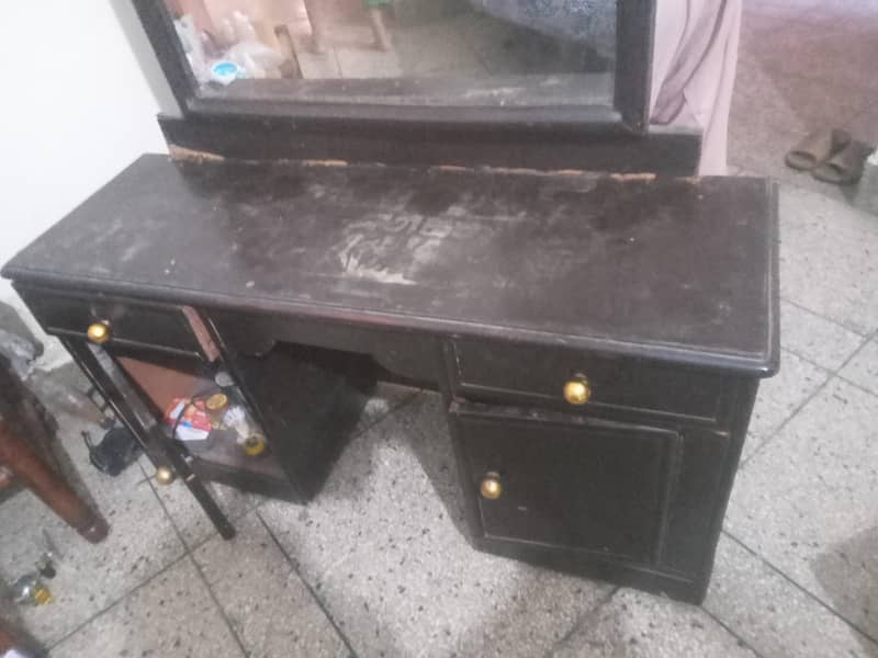 dressing table 9