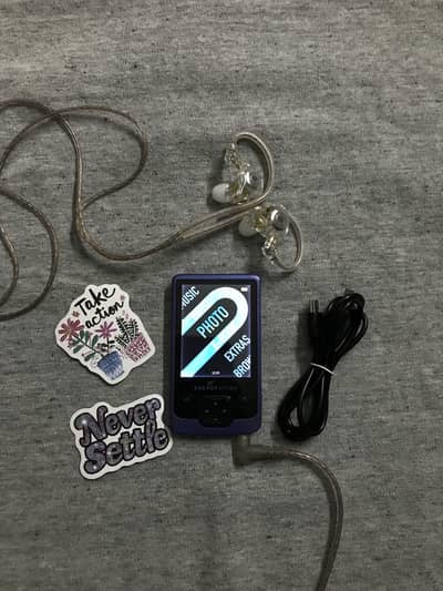 ENERGY SISTEM 8GB PMP (portable media player) /MP3 player.