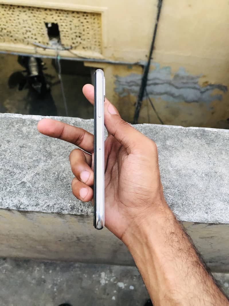 Apple iPhone X 3