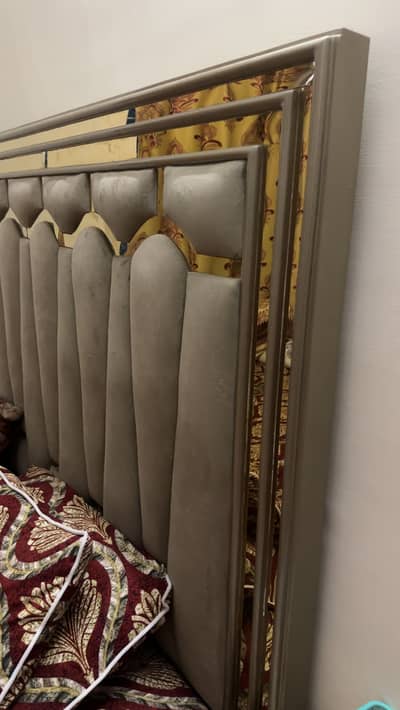 Good condition bed set argent sale
