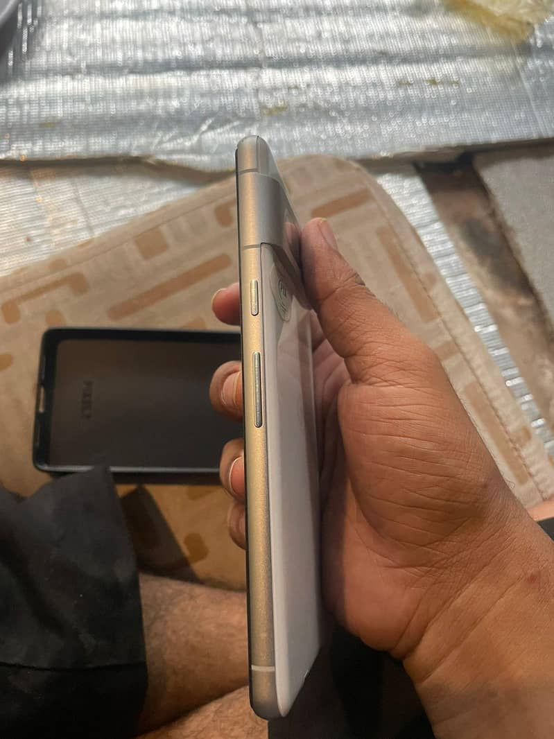 Google Pixel 7 4