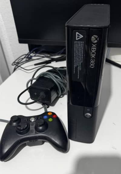 Xbox 360 Slim E (40+ Games Installed)