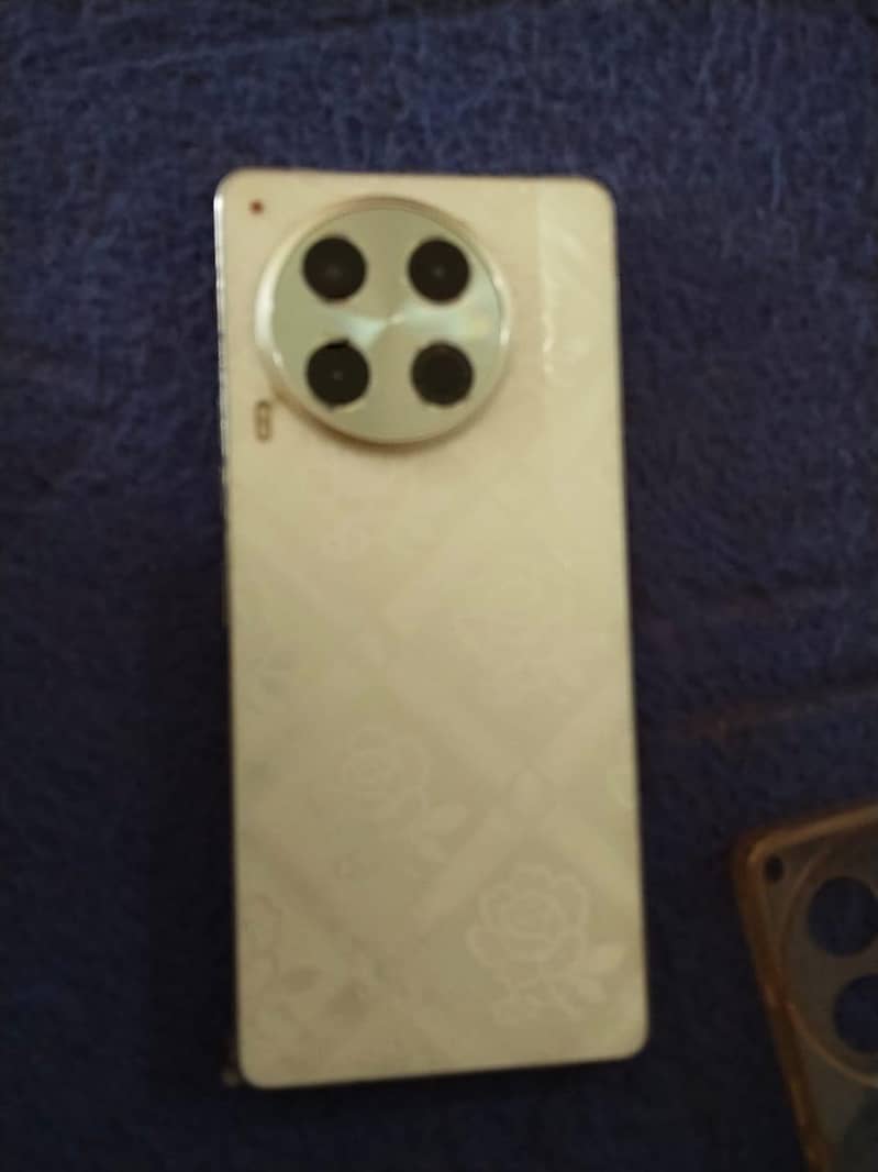 Tecno CAMON 30 2