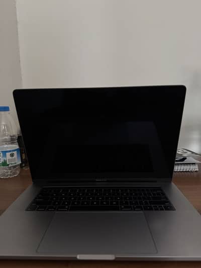 Macbook pro 2017 15Inch 512gb