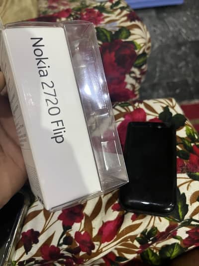 Nokia 2720 Flip