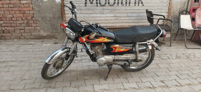 Honda 125 Black colour