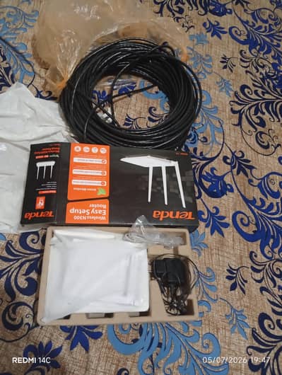 Tenda F3 device and internet cable