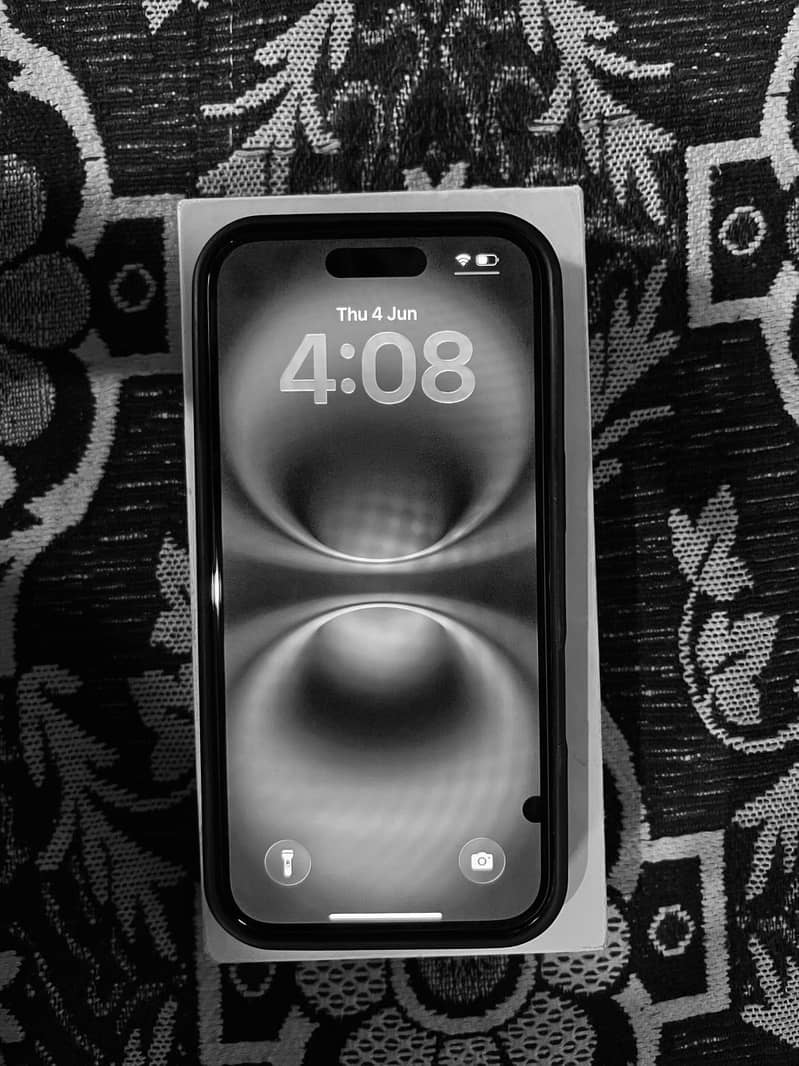 Apple iPhone 16 0